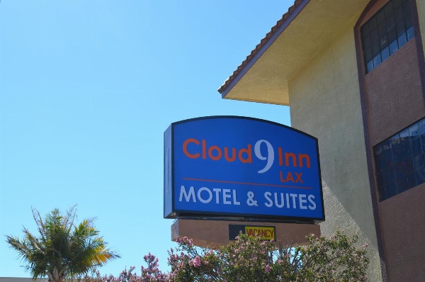 Cloud 9 Inn LAX image 29